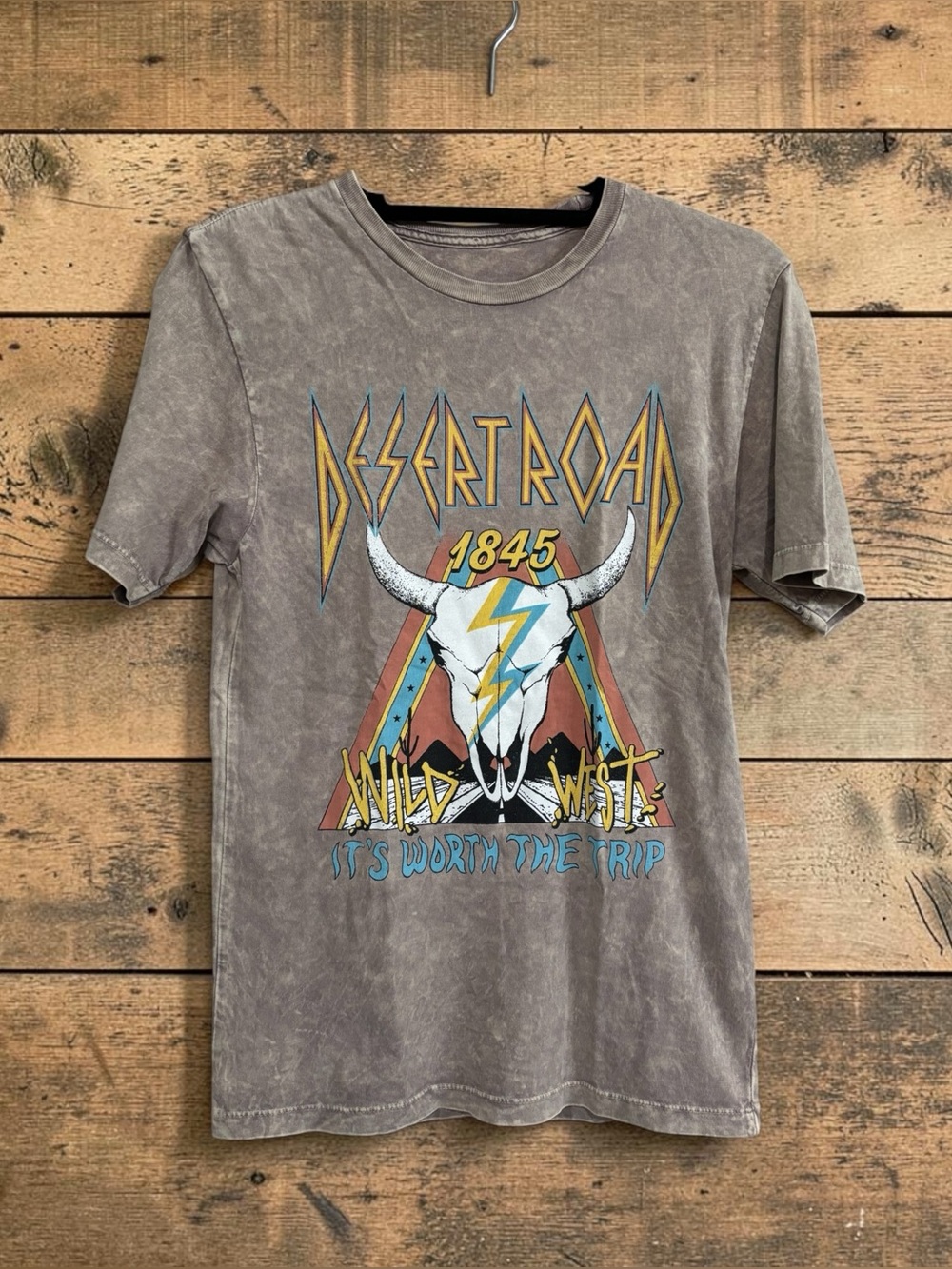 Women’s western Wild West Graphic Tee - Brown